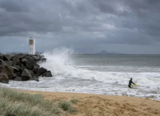 Temporal na Bahia: veja cuidados para evitar acidentes com a rede elétrica