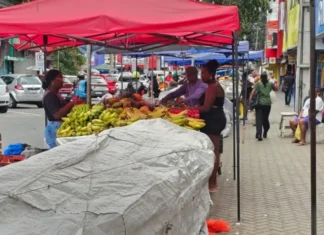 Prefeitura de Feira de Santana abre licitação para fornecimento de barracas padronizadas para feiras livres