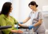 Exame de sangue alterado não significa doença: veja os erros mais comuns ao interpretar resultados