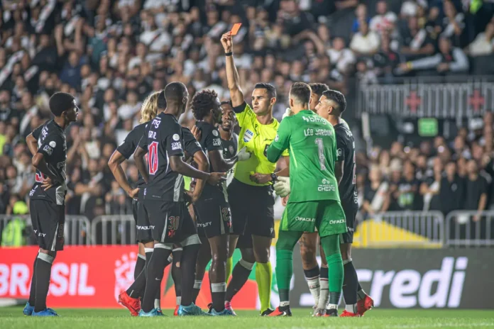 muito-prejudicados-vasco-se-revolta-com-arbitragem0139993200202608271102-ScaleDownProportional