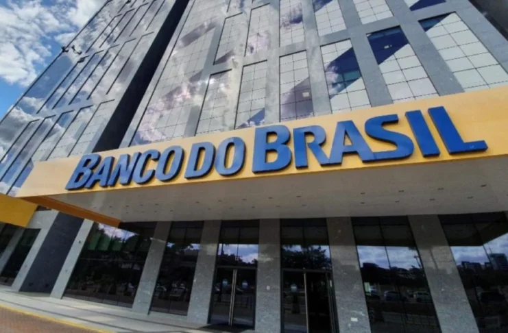 Banco do Brasil reabre serviços, mas funcionários da Caixa mantêm greve