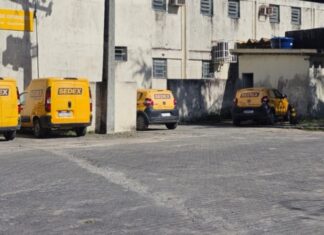 Centro de distribuição dos Correios fica travado pela greve em Feira