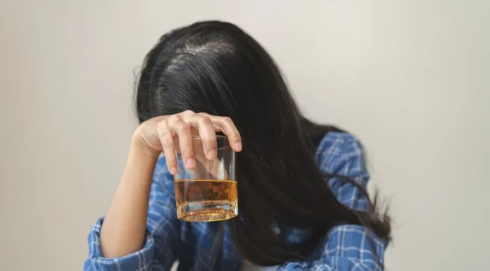 Álcool pode piorar ansiedade, depressão e insônia; veja quando o consumo vira um sinal de alerta