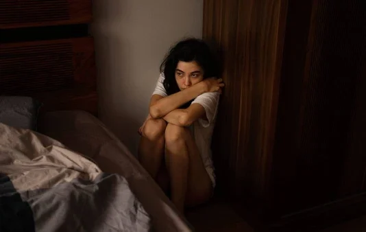 Pesquisa revela em qual idade surge o primeiro diagnóstico de depressão na pós-menopausa