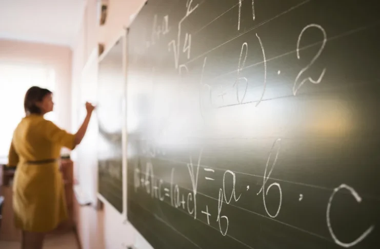 Regras mais rígidas: aposentadoria de professores muda em 2027; veja novas exigências