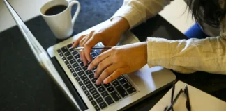 Levantamento indica aumento na sobrecarga de trabalho, que já afeta 63% dos profissionais brasileiros